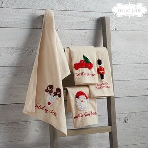 Mud Pie Large French Knot Holiday Tea Towel
